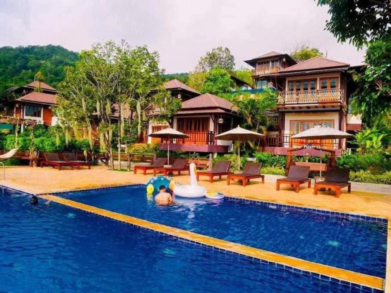 Puteri Lanta Family Villas Koh Lanta Exterior photo